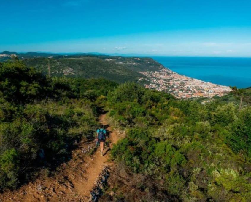 Apartamento Nido Tra Gli Ulivi Finale Ligure Exterior foto